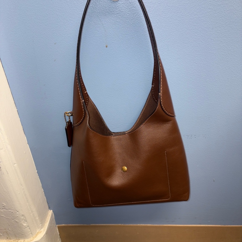 Coach Brooklyn Shoulder bag in Maple
Comes with dust bag - Picture 4 of 4